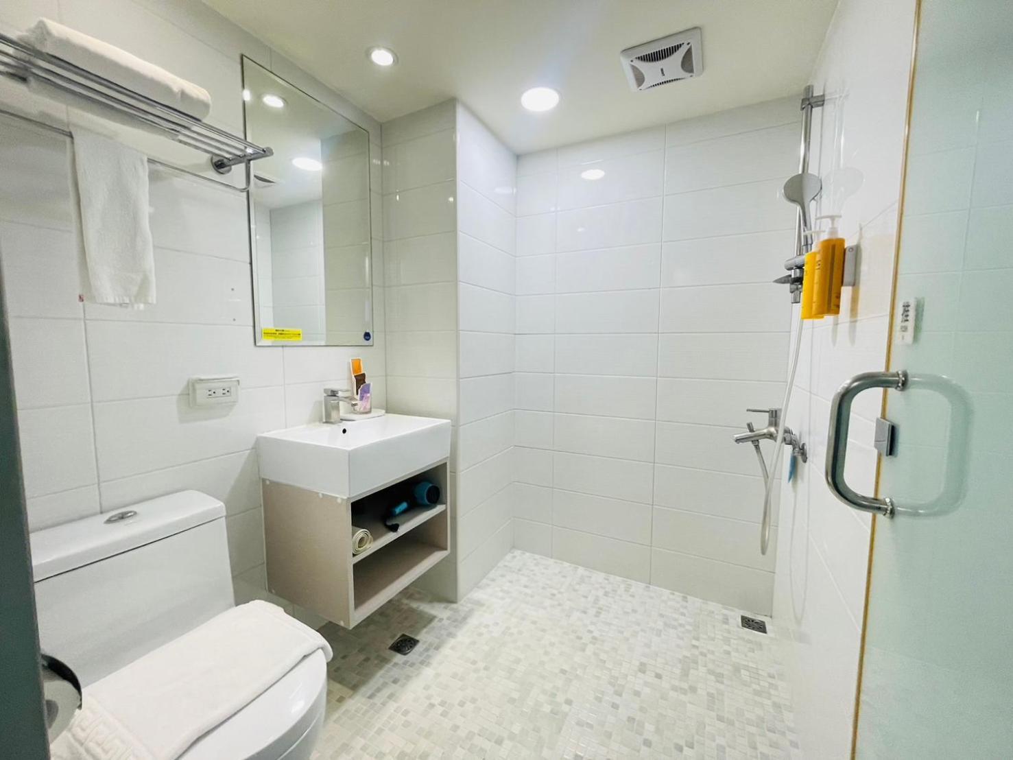 Hotel Leisure 台中輕行旅 Экстерьер фото