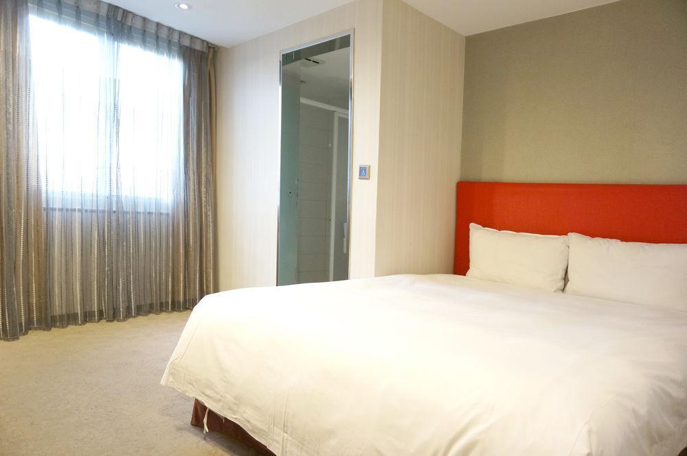 Hotel Leisure 台中輕行旅 Экстерьер фото