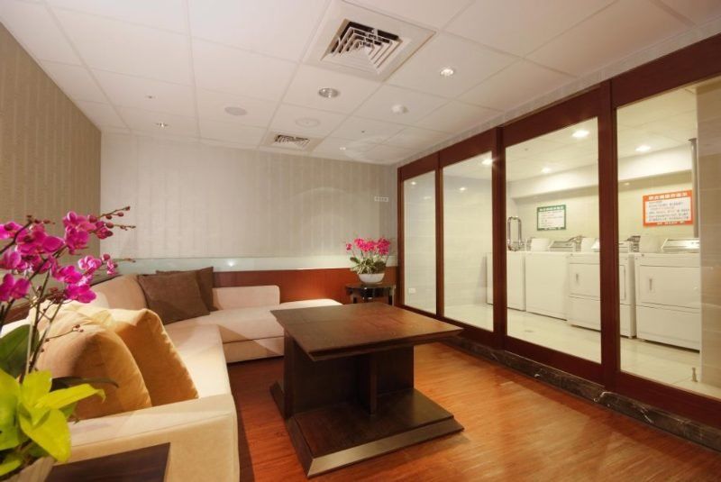 Hotel Leisure 台中輕行旅 Экстерьер фото