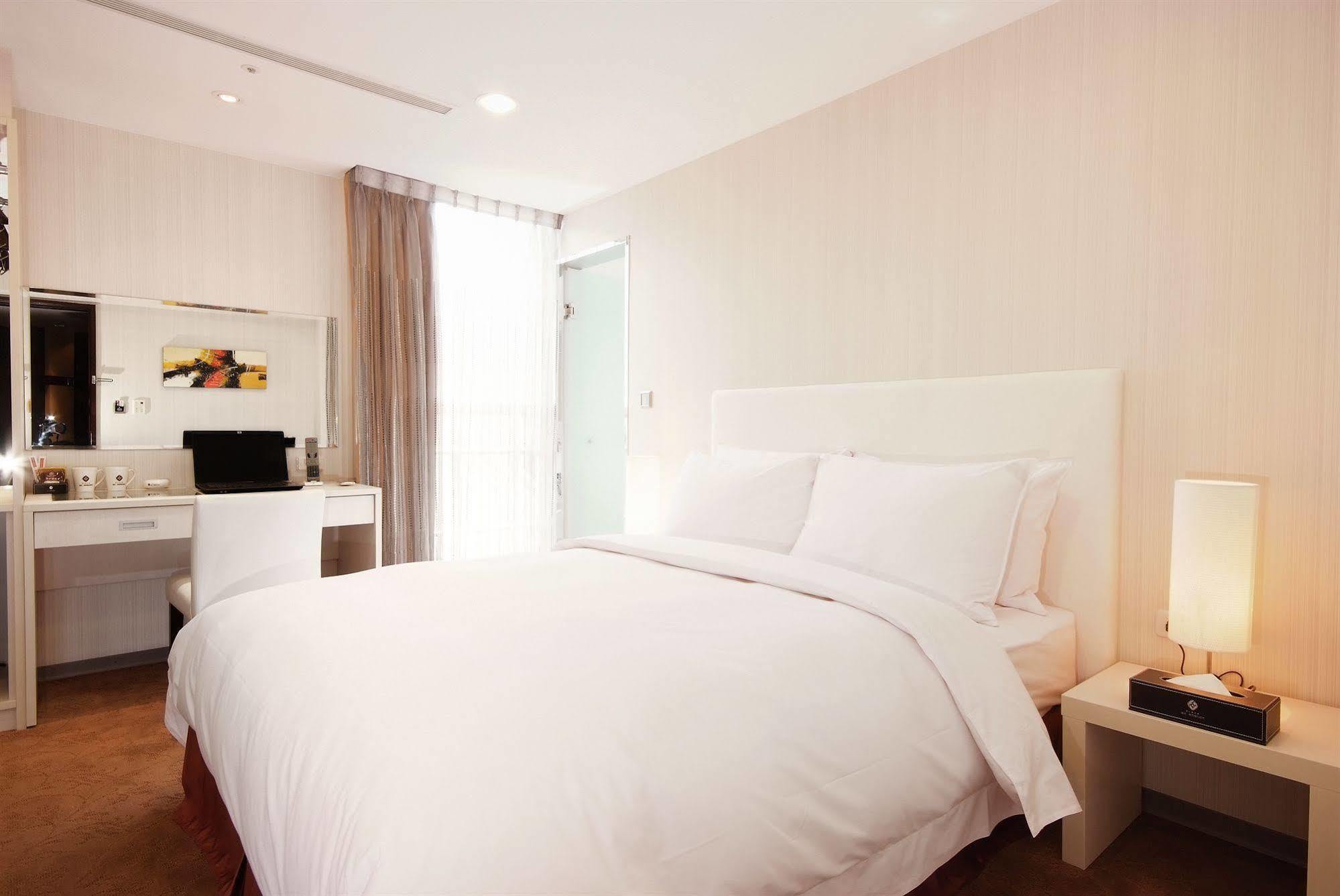 Hotel Leisure 台中輕行旅 Экстерьер фото